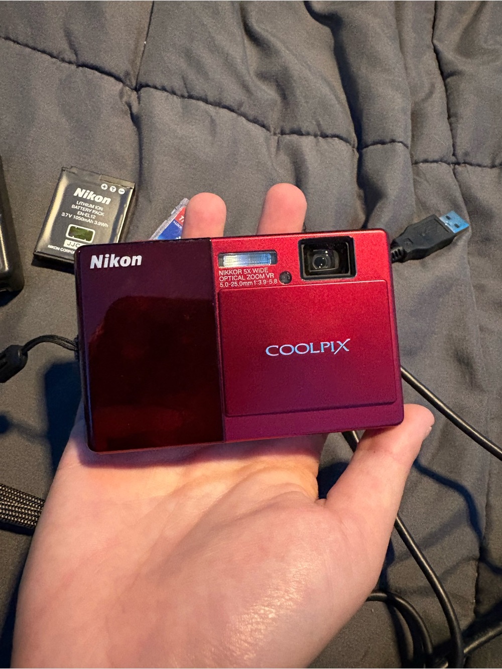 Nikon Black Digital Camera Screen with Charger, Battery, SD Card and USB Cable - Picture 3 of 10